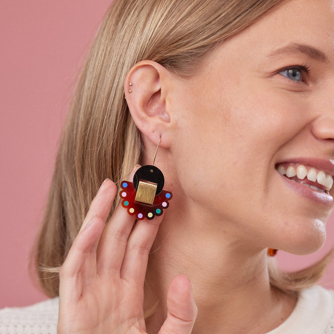 Model wearing tortoise shell dotty earrings. 