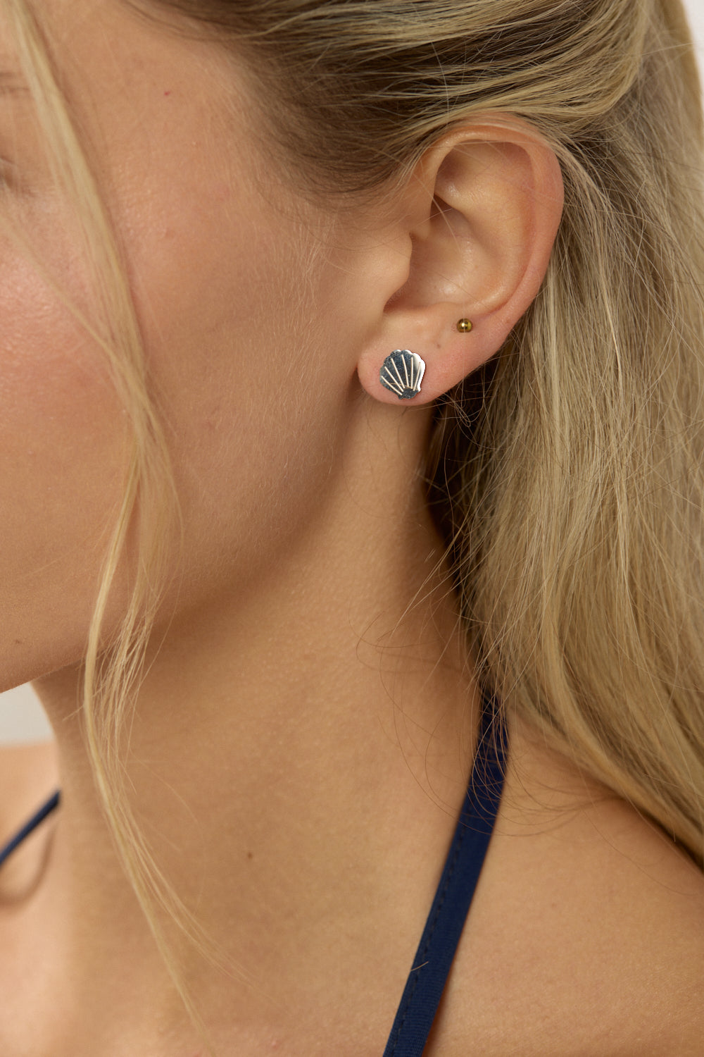 Shell Studs - Silver