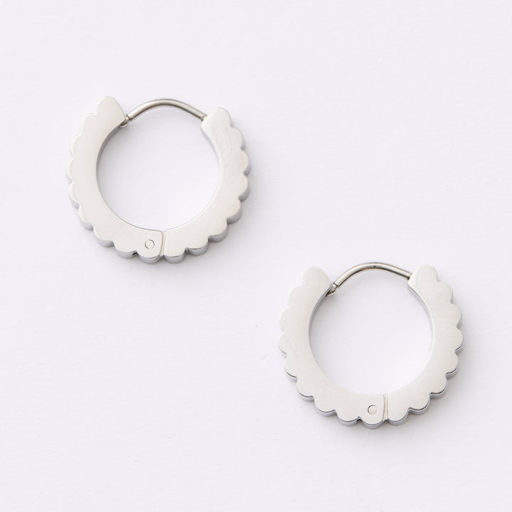 Scallop Huggies Earrings - Silver