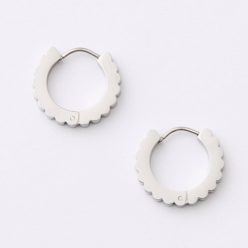Scallop Huggies Earrings - Silver