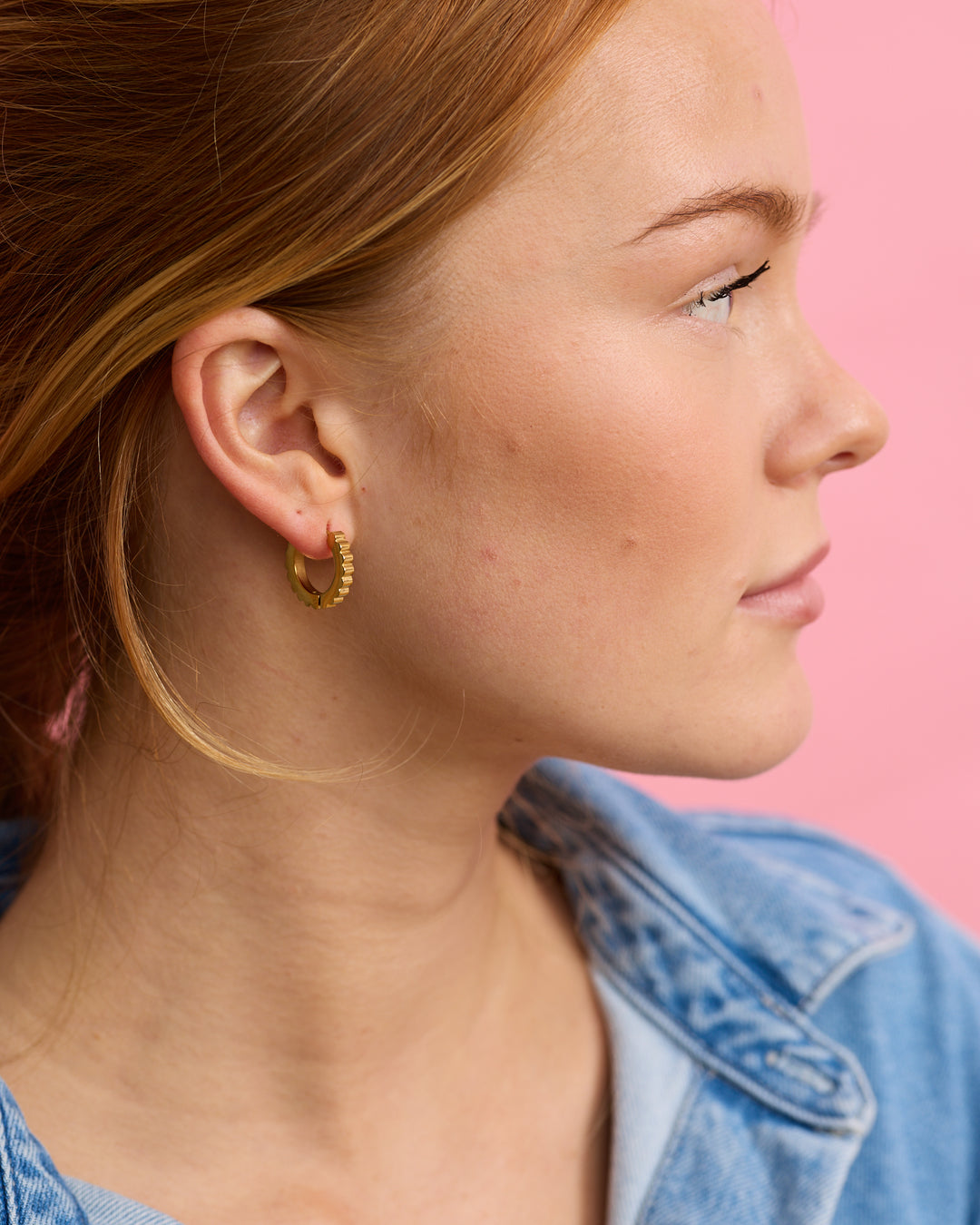 Scallop Huggies Earrings - Silver