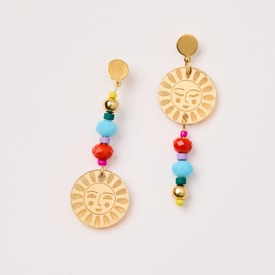 Earrings with daisy and beads. the daisys have a bright and a shy face and are mismatch 