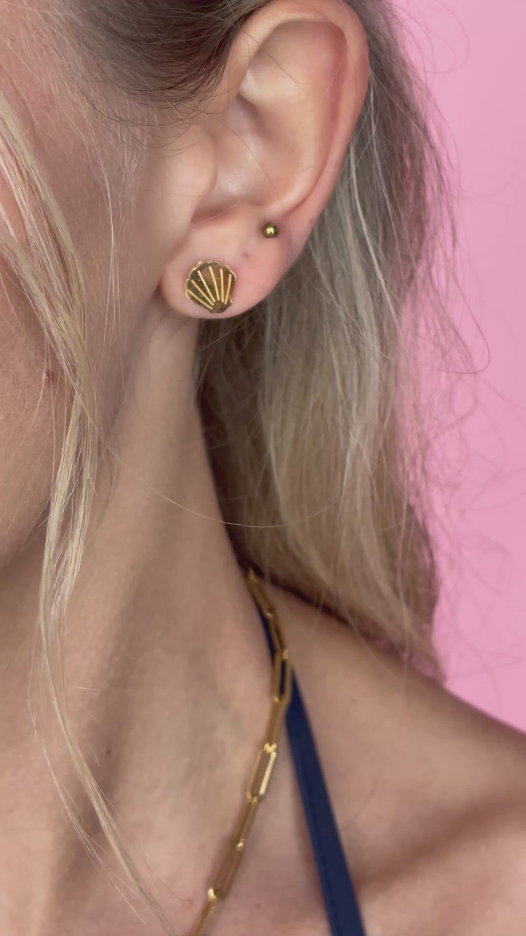 Shell Studs - Gold