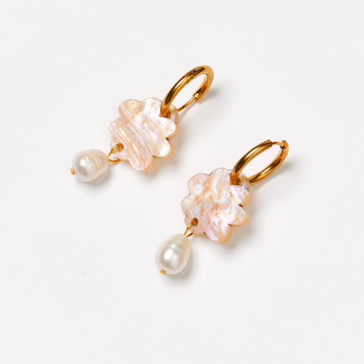 Cloud + Pearl Earrings - Gold Swirl